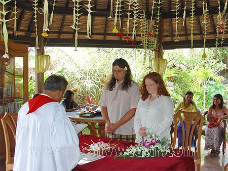 Wedding in a tropical garden on Bali