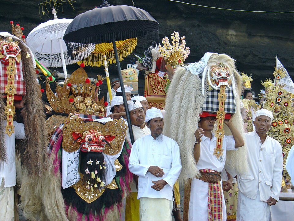 Barong "Drachengott" and Hexe "Rangda" near einem Besuch at Meer