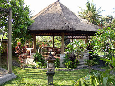 Villa Kompiang – pavilion terrace